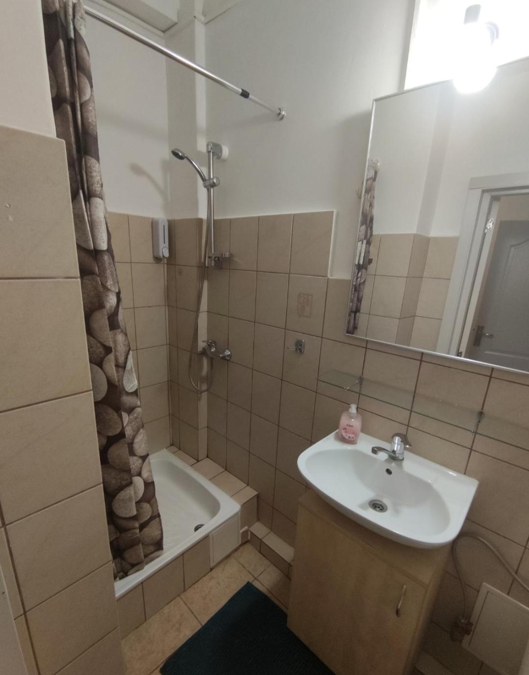 Christie'S 3 Central Apartment To Bucarest מראה חיצוני תמונה